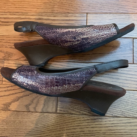 A2 by AEROSOLES - ladies open toe slingback sandal size 7-1/2, brown snakeskin - Picture 3 of 11